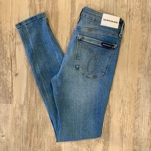 Calvin Klein mid rise skinny ankle jeans 25x25
